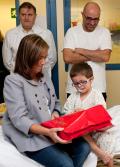 24/12/2011 - La Ministra Mato visita a los niños del Hospital Niño Jesús el Día de Nochebuena.